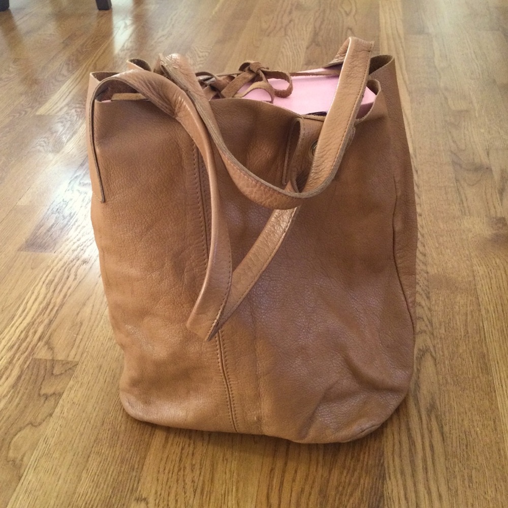 Softest Tan Leather Trough Tote Bag. Size OS - Picture 2 of 9